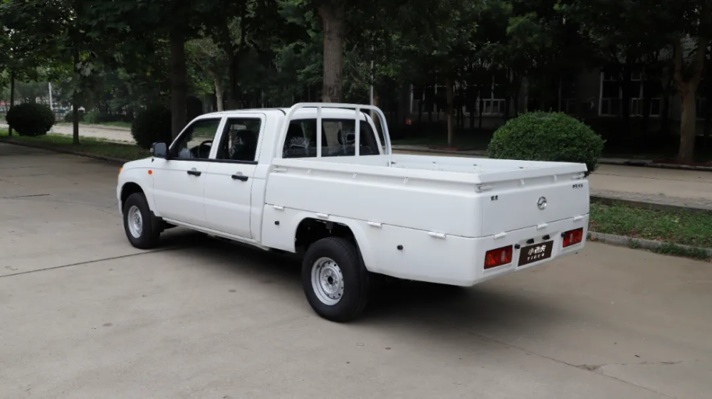 Phía sau của Zhongxing Grand Tiger 1.5 Turbo