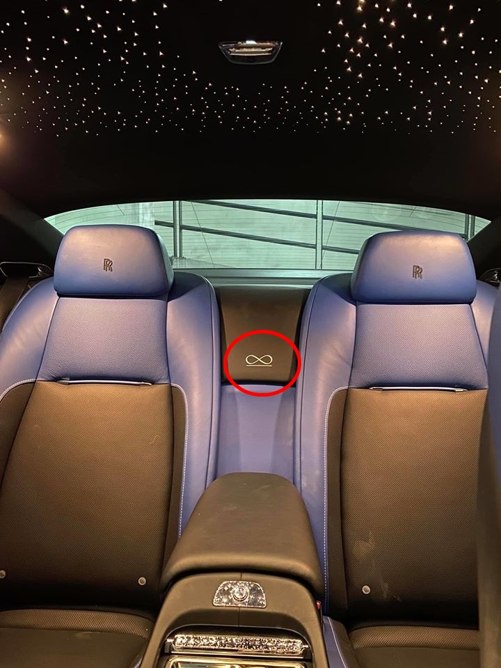 Logo Logo Infinity - Vô cực của Rolls-Royce Wraith Black Badge