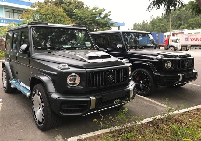 Cặp đôi Brabus 700 Widestar (bên phải) và Brabus 800 Widestar