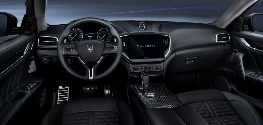 Nội thất bên trong Maserati Ghibli Hybrid 2021