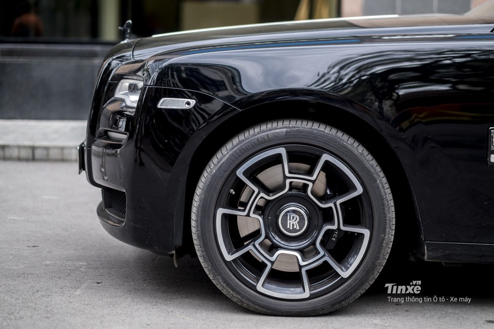 Giá xe Rolls-Royce Ghost Black Badge