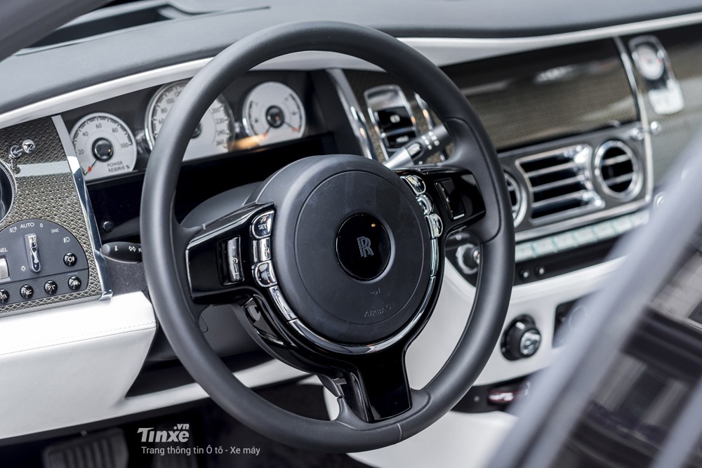 Nội thất Rolls-Royce Ghost Black Badge