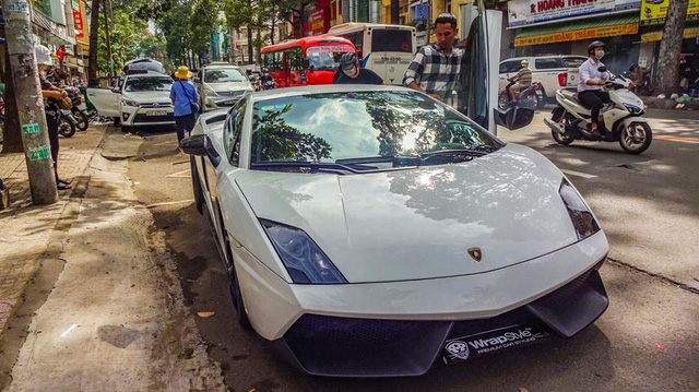 Lamborghini Gallardo trắng