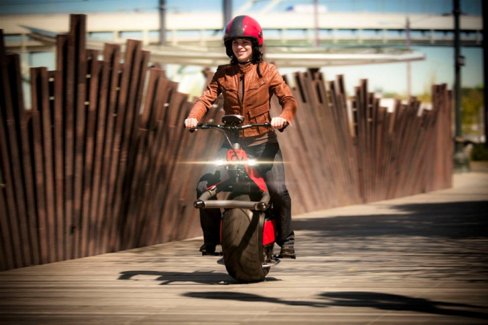 Cách thức hoạt động của Ryno tương tự như xe Segway Cách thức hoạt động của Ryno tương tự như xe Segway