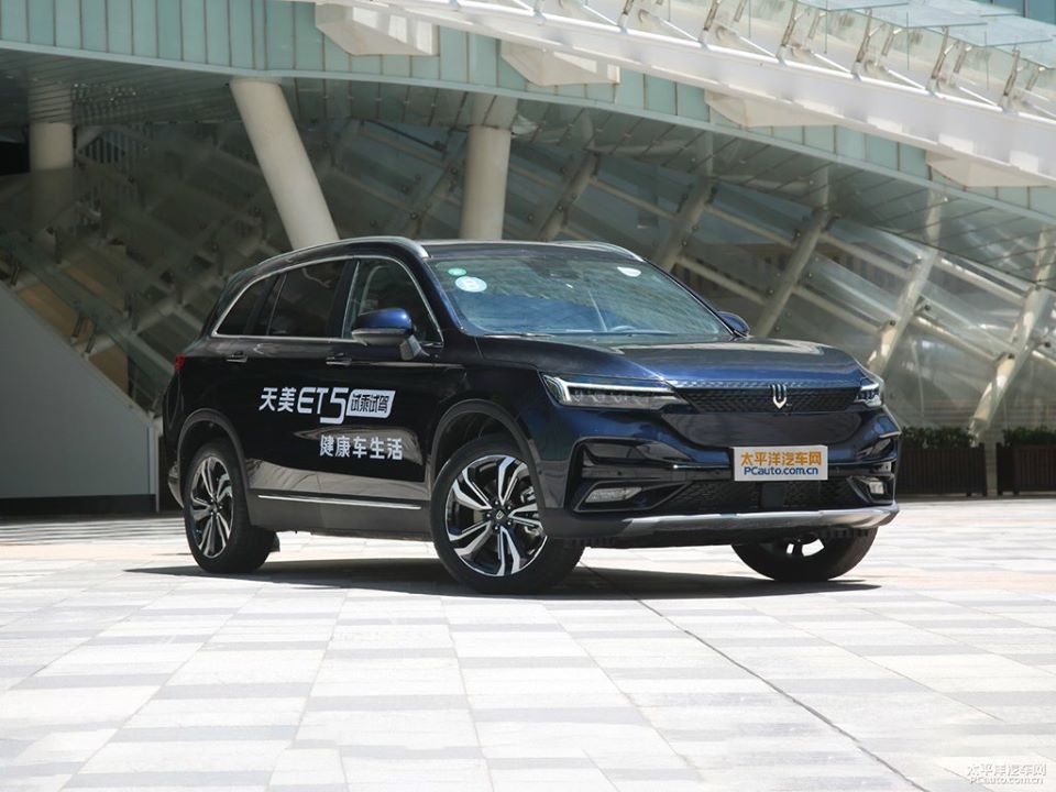  Phía trước của SUV điện Skywell ET5