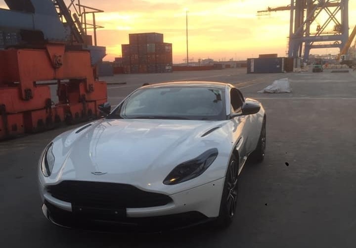 Aston Martin DB11 màu trắng Morning Frost White
