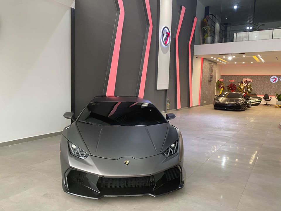 Lamborghini Huracan xám