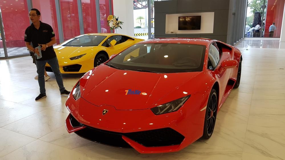 Lamborghini Huracan đỏ