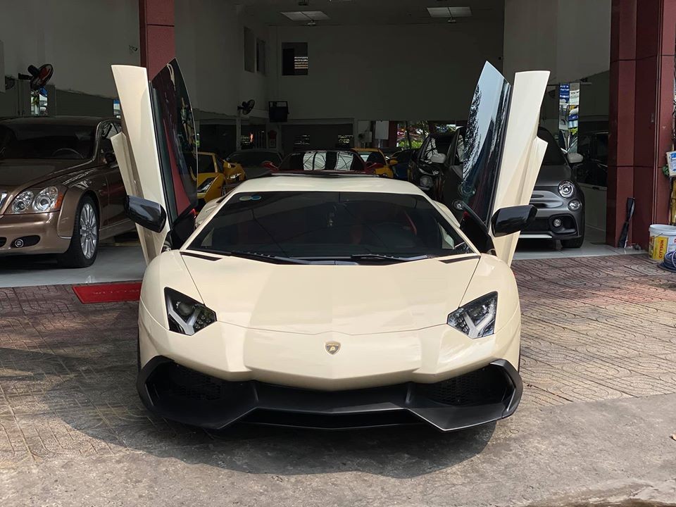 Lamborghini Aventador kem