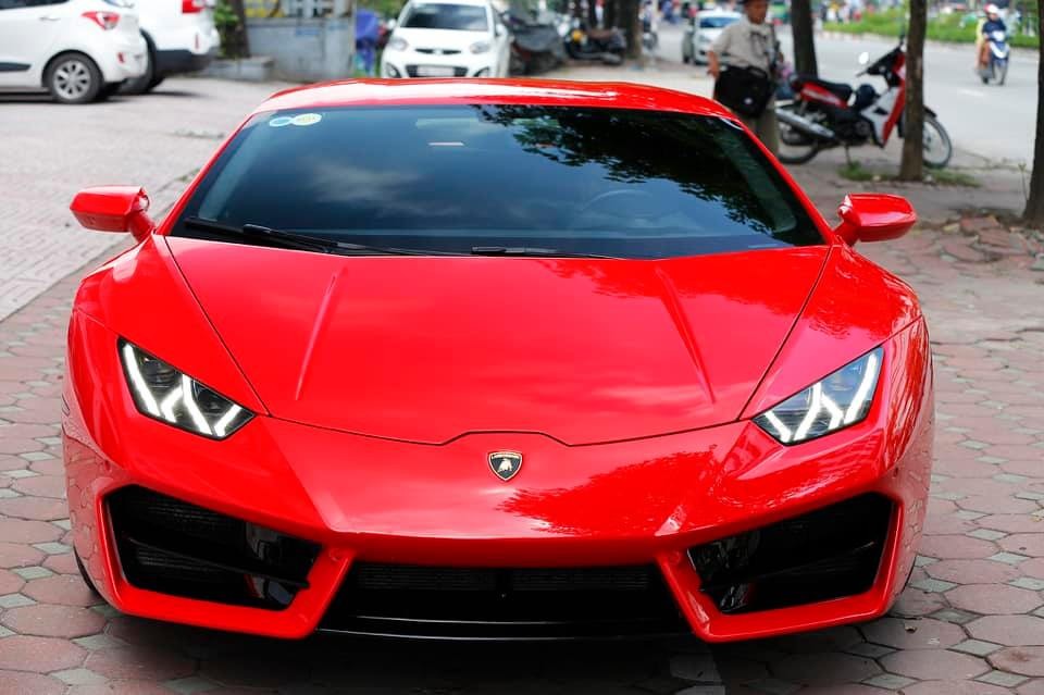 Lamborghini Huracan màu đỏ ở Việt Nam