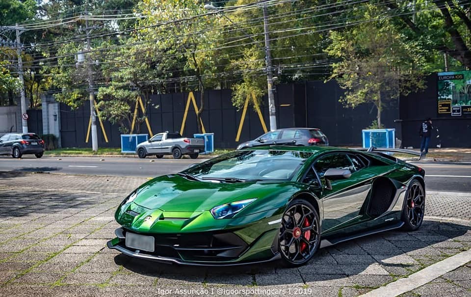 Lamborghini Aventador SVJ xanh lá đậm