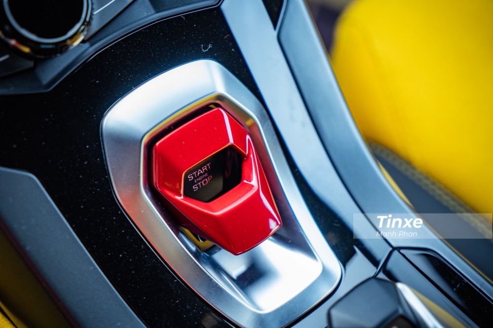 Nút khởi động của xe Lamborghini Huracan