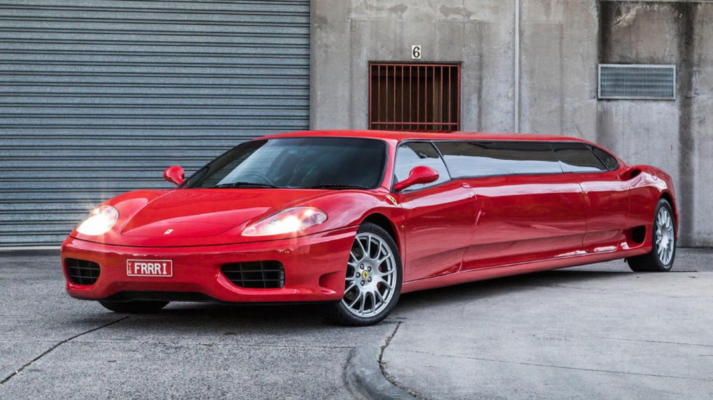 Phía trước của chiếc Ferrari 360 Modena Phía trước của chiếc Ferrari 360 Modena Limo 2003