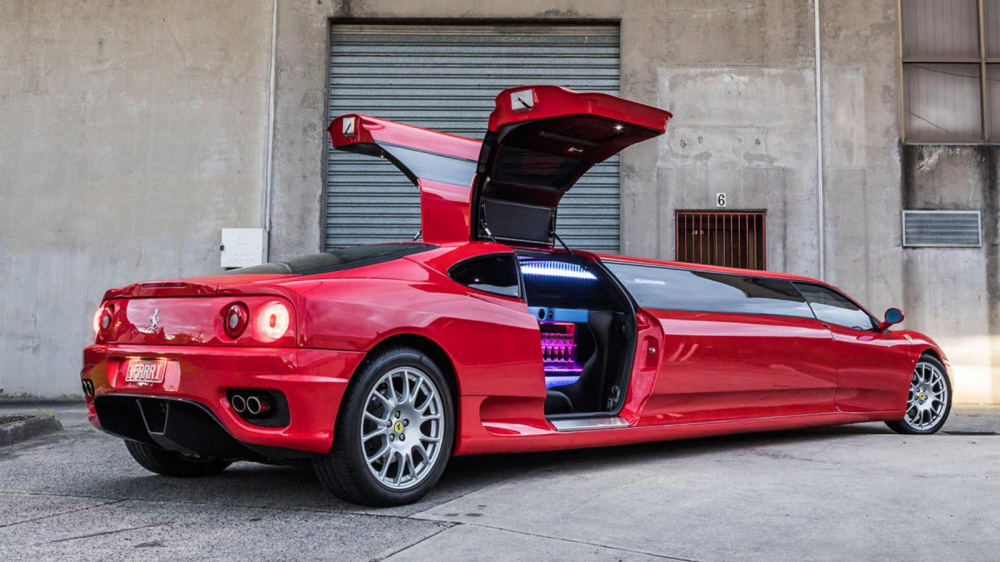 Phía sau của chiếc Ferrari 360 Modena Phía sau của chiếc Ferrari 360 Modena Limo 2003