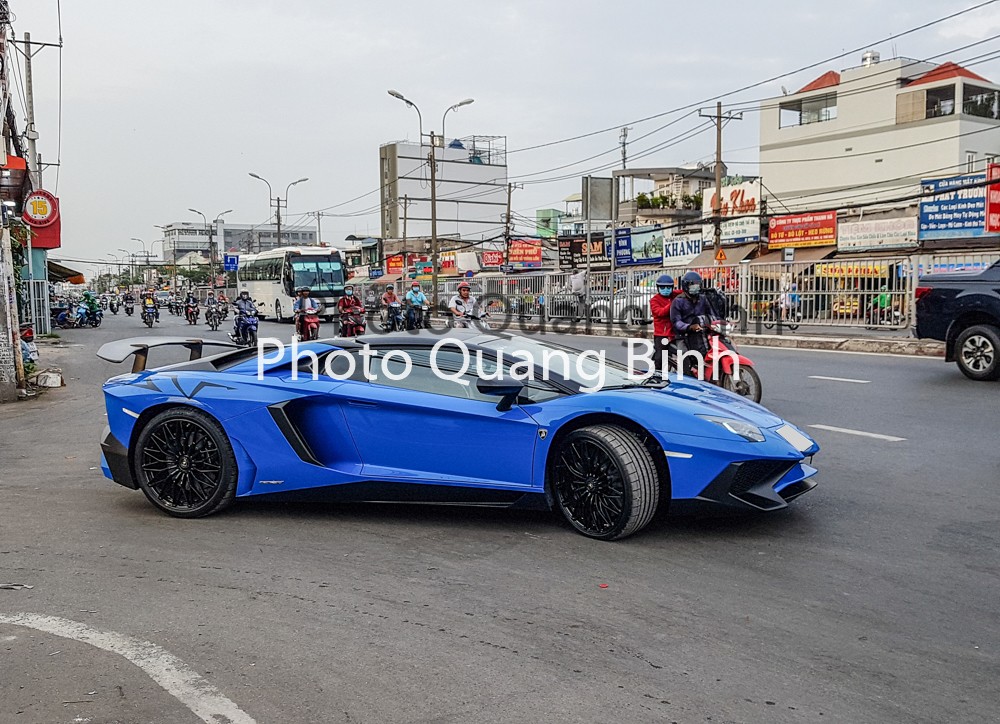 Giá xe Lamborghini Aventador SV Roadster mới nhất 2023 - Tinxe