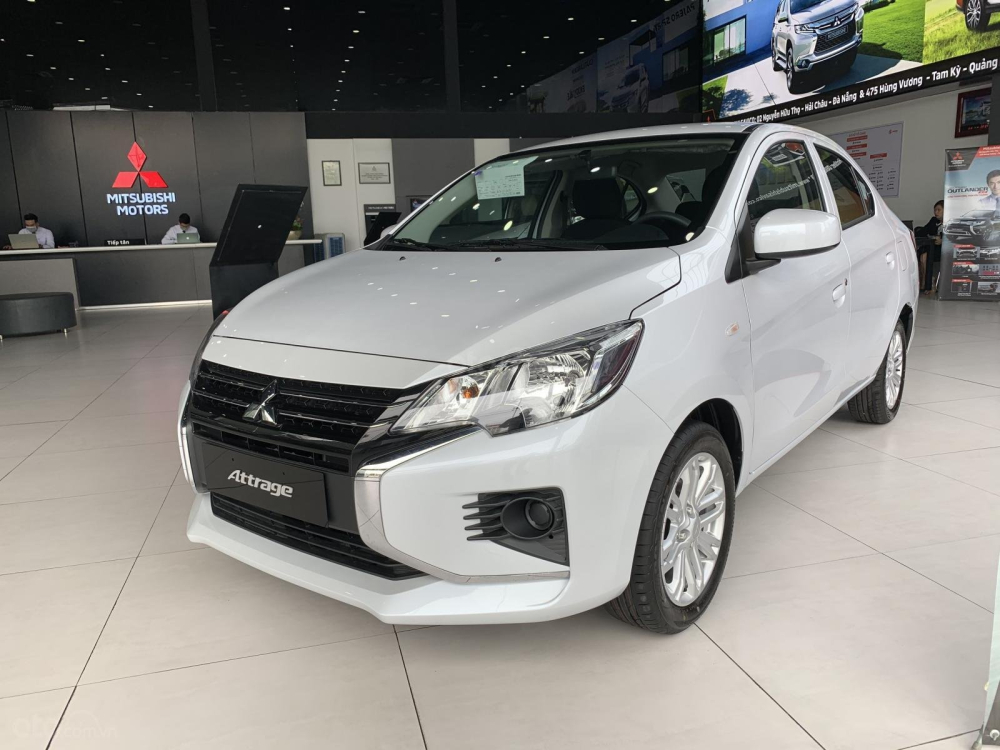 Mitsubishi Attrage màu trắng. Mitsubishi Attrage màu trắng.