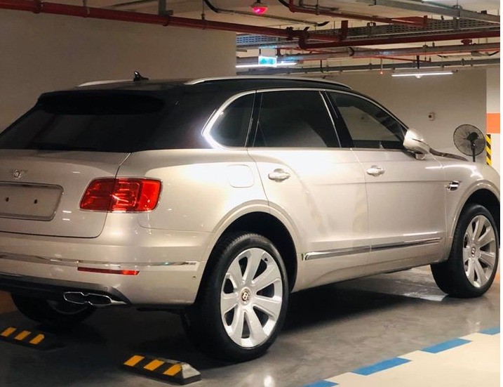 Bentley Bentayga phiên bản V8 màu sơn đẹp tại Việt Nam