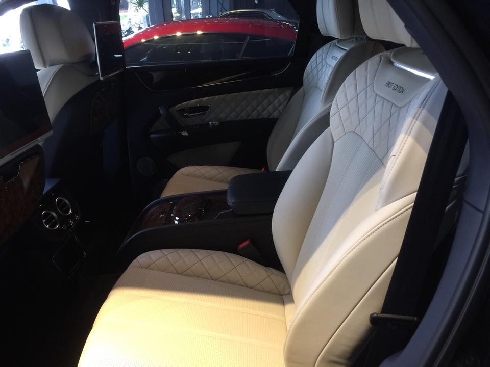 Nội thất của một chiếc SUV siêu sang Bentley Bentayga First Edition tại Việt Nam Nội thất của một chiếc SUV siêu sang Bentley Bentayga First Edition tại Việt Nam