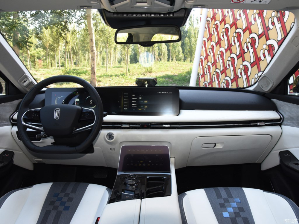 Bố cục nội thất của SUV Bestune 01 tỏ chất công nghệ với màn hình đôi lớn, nổi bật trên mặt táp lô Bố cục nội thất của SUV Bestune 01 tỏ chất công nghệ với màn hình đôi lớn, nổi bật trên mặt táp lô