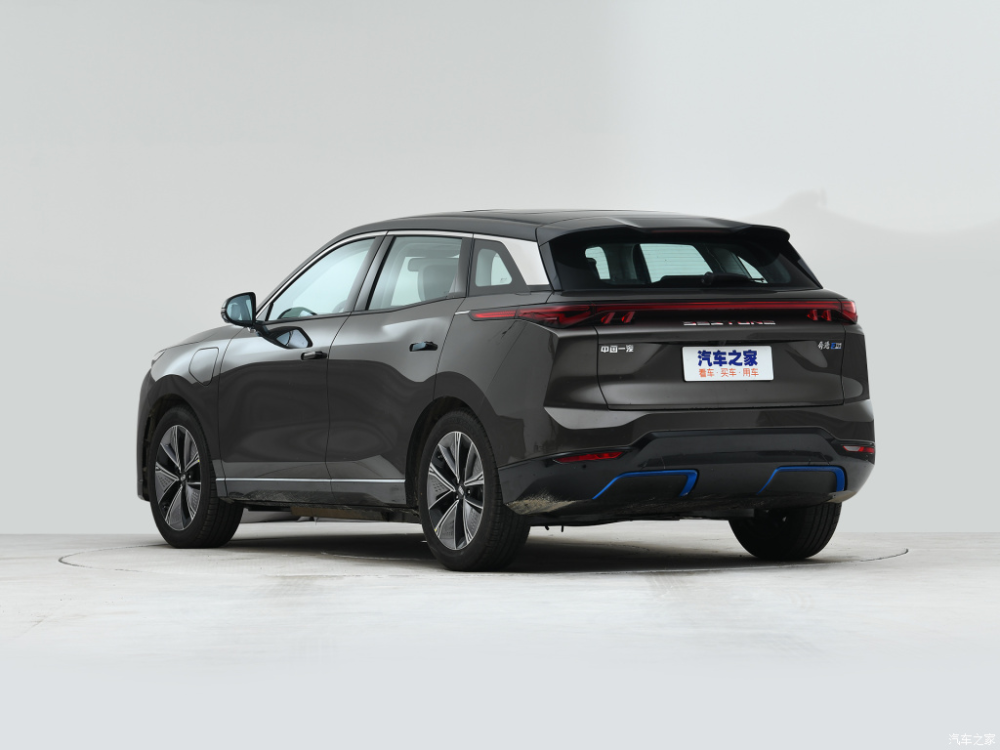 Phía sau của SUV Bestune 01 có áp dụng thiết kế dải đèn hậu thanh dài đang thịnh hành Phía sau của SUV Bestune 01 có áp dụng thiết kế dải đèn hậu thanh dài đang thịnh hành