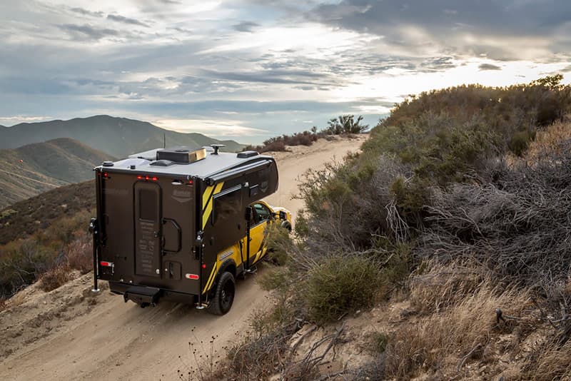 Nó được độ đáng kể để nâng cao khả năng off-road và xử lý Nó được độ đáng kể để nâng cao khả năng off-road và xử lý