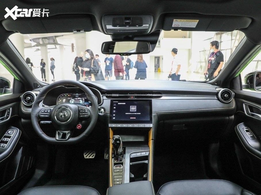 Nội thất của MG6 PHEV cũng mang dáng vẻ thể thao, thế nhưng không được hợp lý như bên ngoài Nội thất của MG6 PHEV cũng mang dáng vẻ thể thao, thế nhưng không được hợp lý như bên ngoài