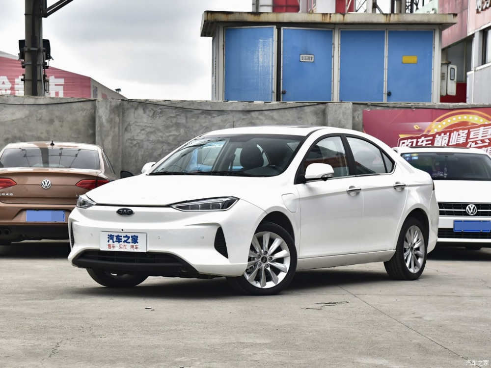 JAC iEVA5 là một mẫu sedan điện có cự li di chuyển khoảng 400 km JAC iEVA5 là một mẫu sedan điện có cự li di chuyển khoảng 400 km
