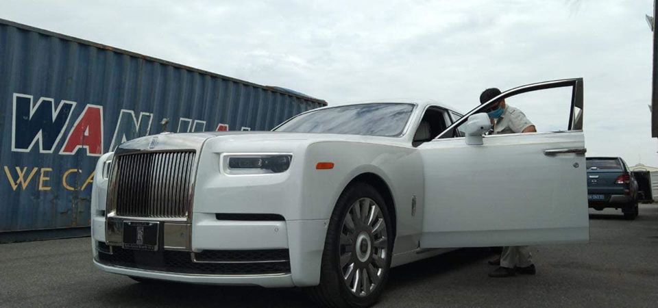 HÌnh ảnh chiếc xe siêu sang Rolls-Royce Phantom Tranquillity thứ 2 lúc mới cập cảng Việt Nam HÌnh ảnh chiếc xe siêu sang Rolls-Royce Phantom Tranquillity thứ 2 lúc mới cập cảng Việt Nam