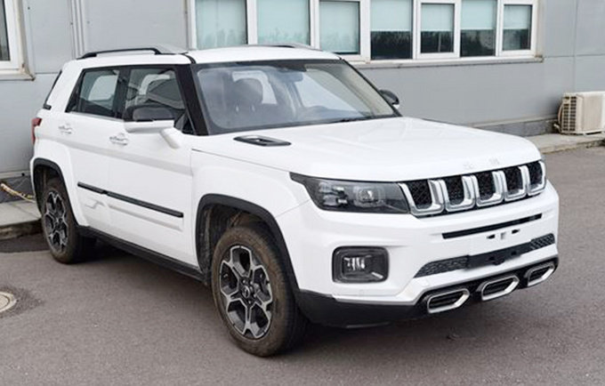 Phía trước của Beijing Off Road BJ30 cho thấy đây là một mẫu SUV cứng cáp, hiện đại Phía trước của Beijing Off Road BJ30 cho thấy đây là một mẫu SUV cứng cáp, hiện đại