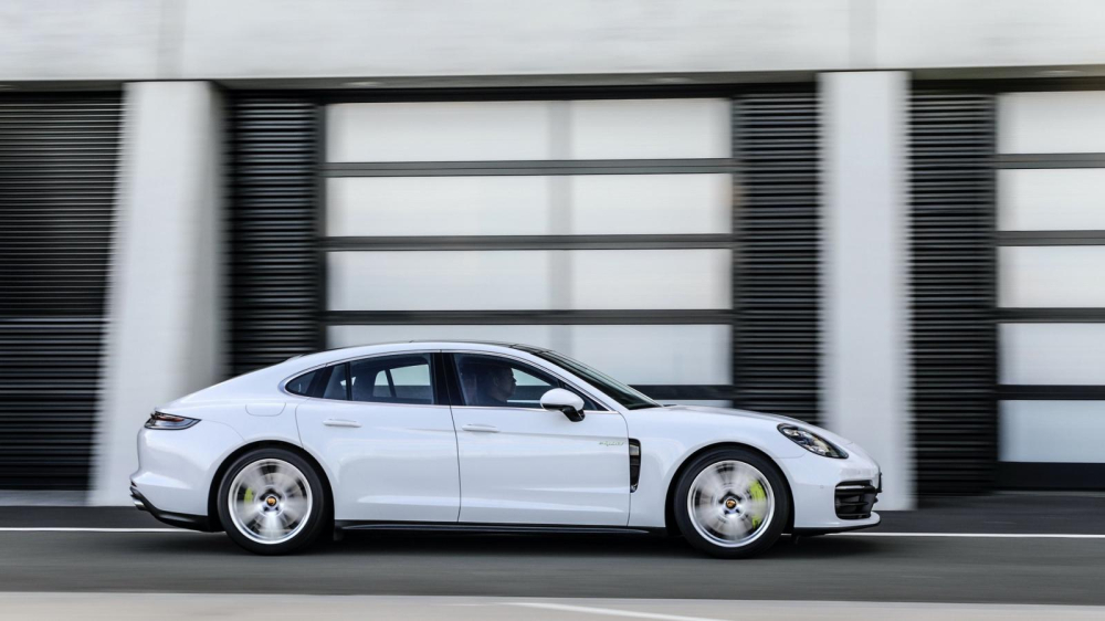 Porsche Panamera 4S E-Hybrid 2021 sở hữu công suất tổng cộng 552 mã lực Porsche Panamera 4S E-Hybrid 2021 sở hữu công suất tổng cộng 552 mã lực