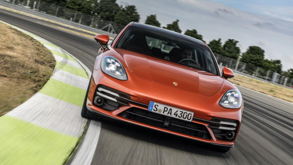 Porsche Panamera tiêu chuẩn và Panamera 4 dùng động cơ như cũ Porsche Panamera tiêu chuẩn và Panamera 4 dùng động cơ như cũ