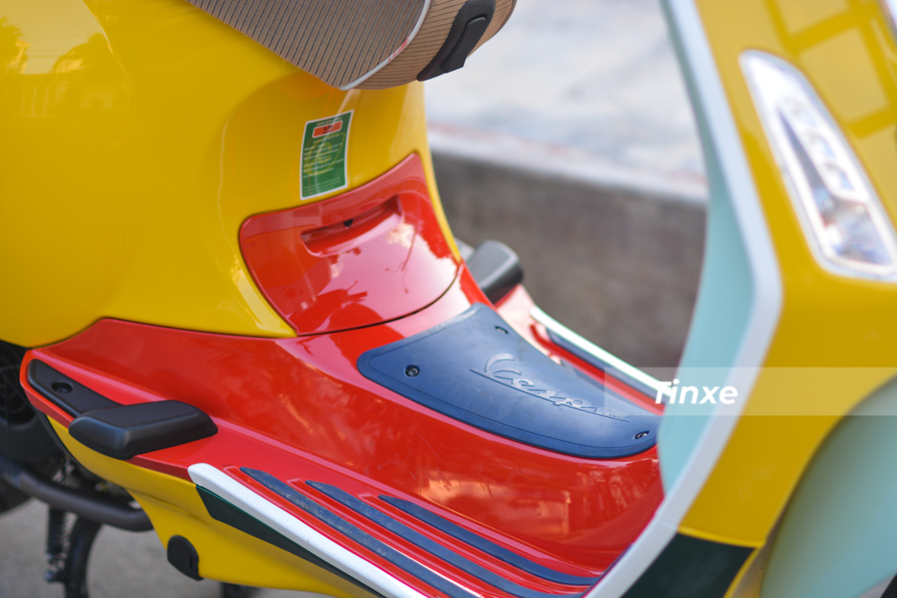 Vespa Primavera Sean Wotherspoon