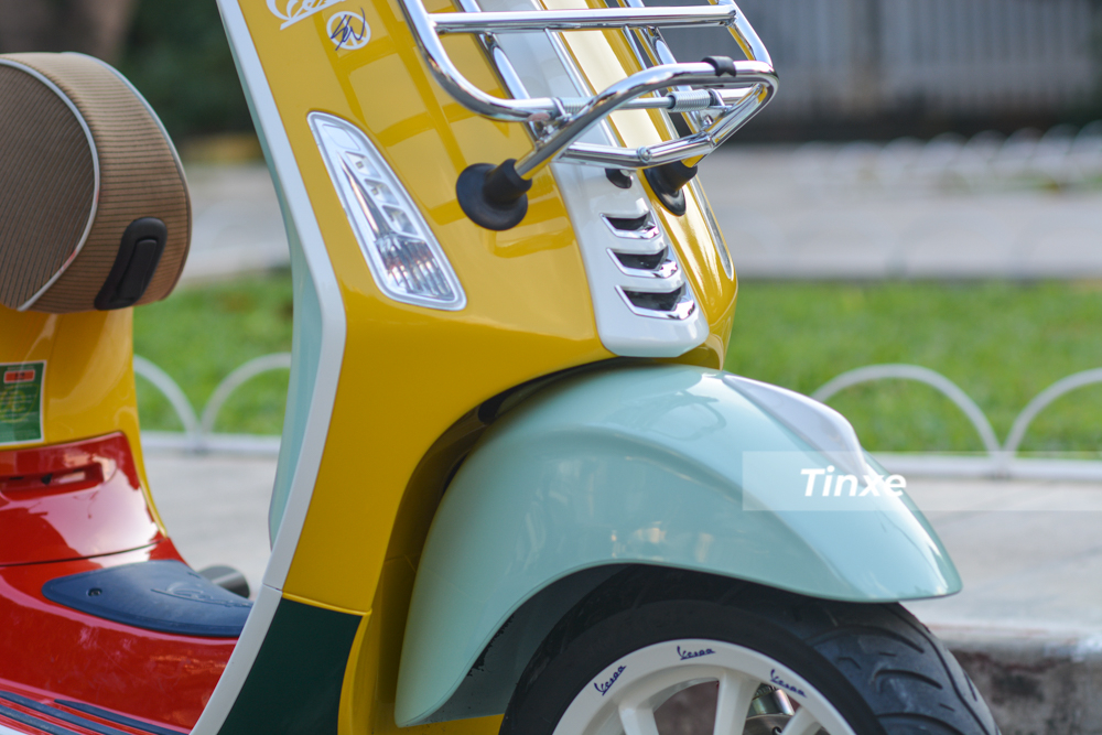 Vespa Primavera Sean Wotherspoon
