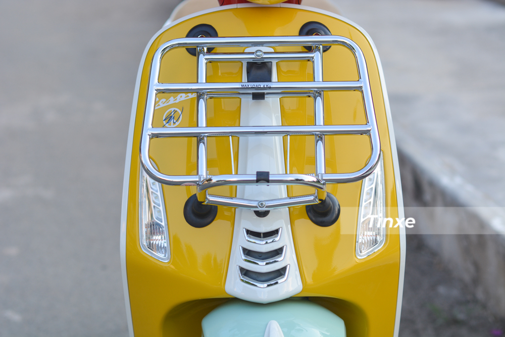 Vespa Primavera Sean Wotherspoon