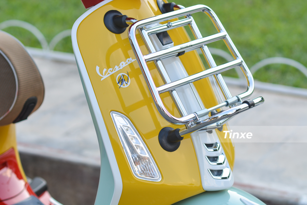 Vespa Primavera Sean Wotherspoon