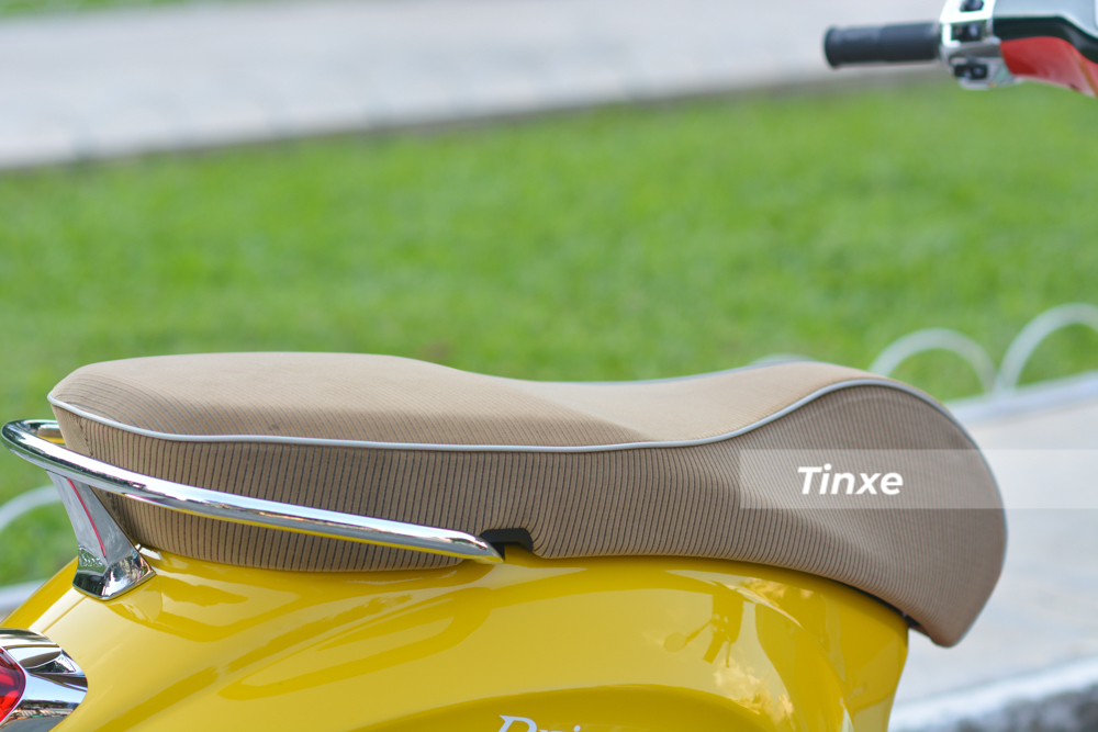 Vespa Primavera Sean Wotherspoon