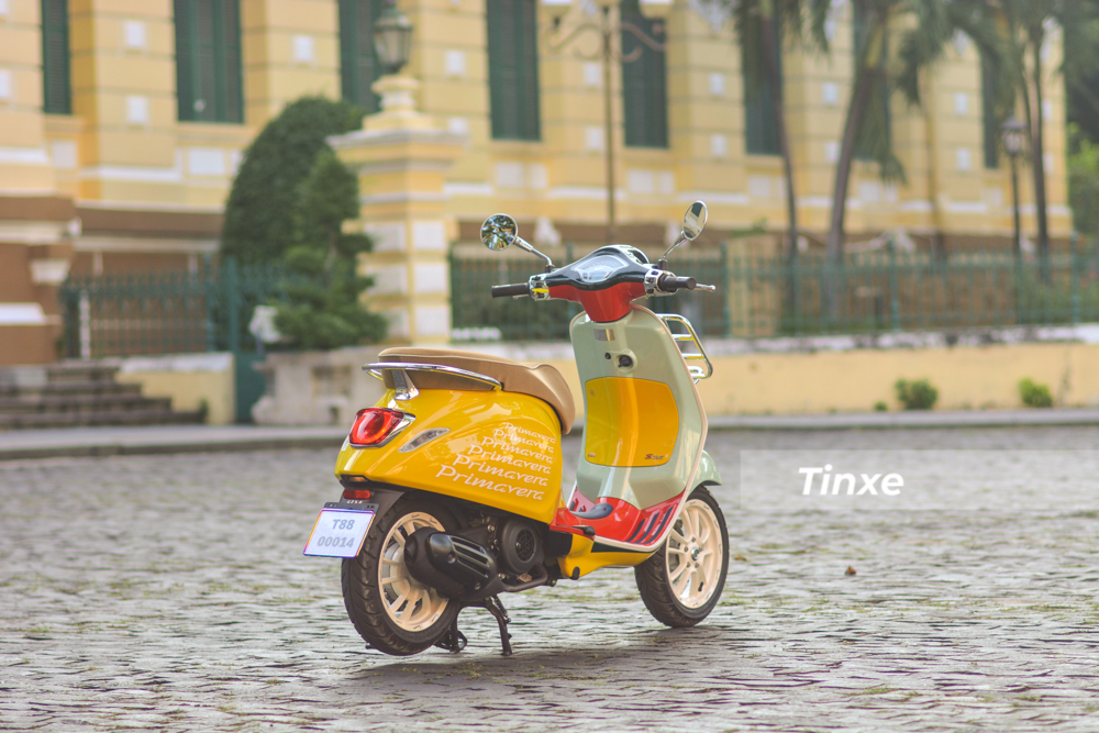 Vespa Primavera Sean Wotherspoon