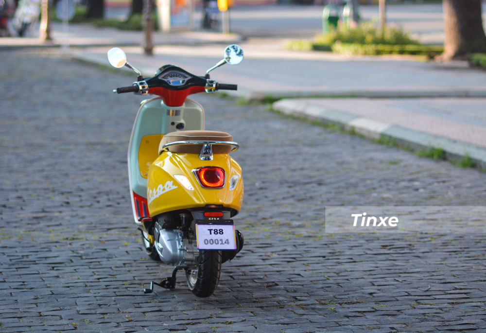 Vespa Primavera Sean Wotherspoon