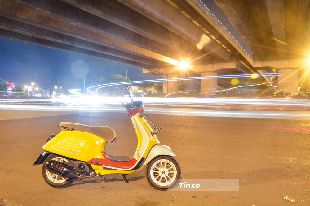 Vespa Primavera Sean Wotherspoon