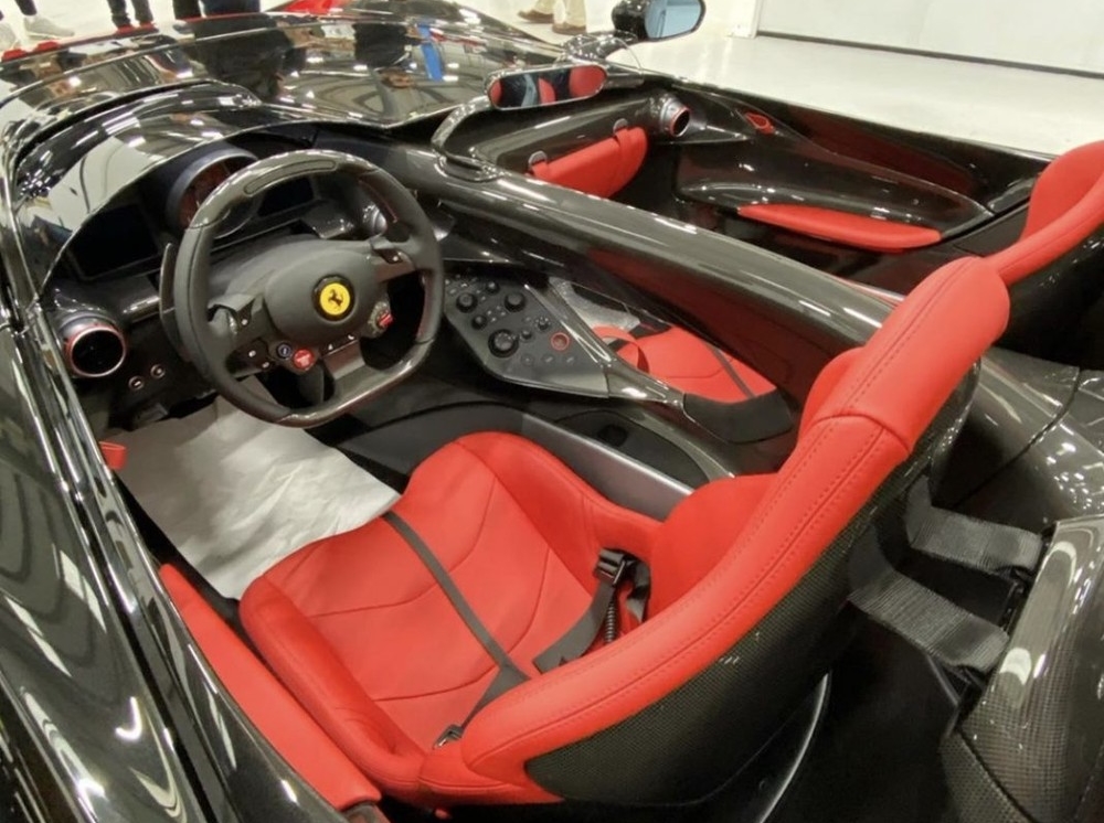 Kokpit Ferrari Monza SP2 s 2 sjedala