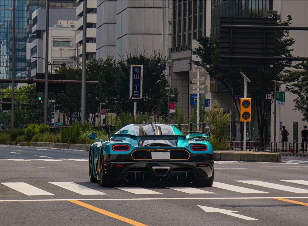Vẻ đẹp của siêu phẩm Koenigsegg Agera RSR màu xanh ngọc độc nhất thế giới