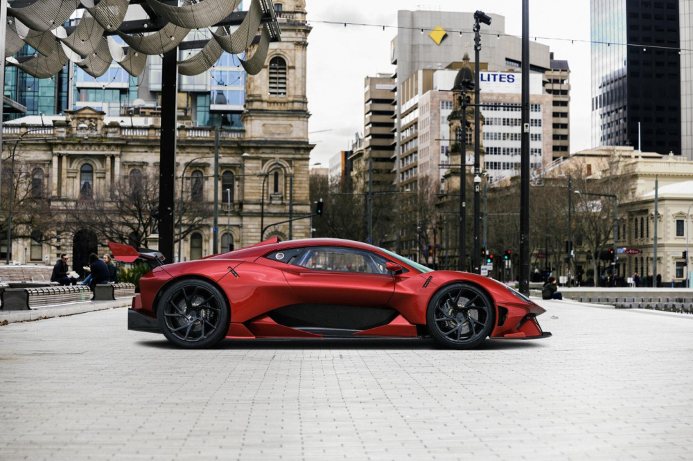 Chưa rõ giá của Brabham BT62R là bao nhiêu nhưng nó sẽ được bán vào ngay cuối năm nay Chưa rõ giá của Brabham BT62R là bao nhiêu nhưng nó sẽ được bán vào ngay cuối năm nay