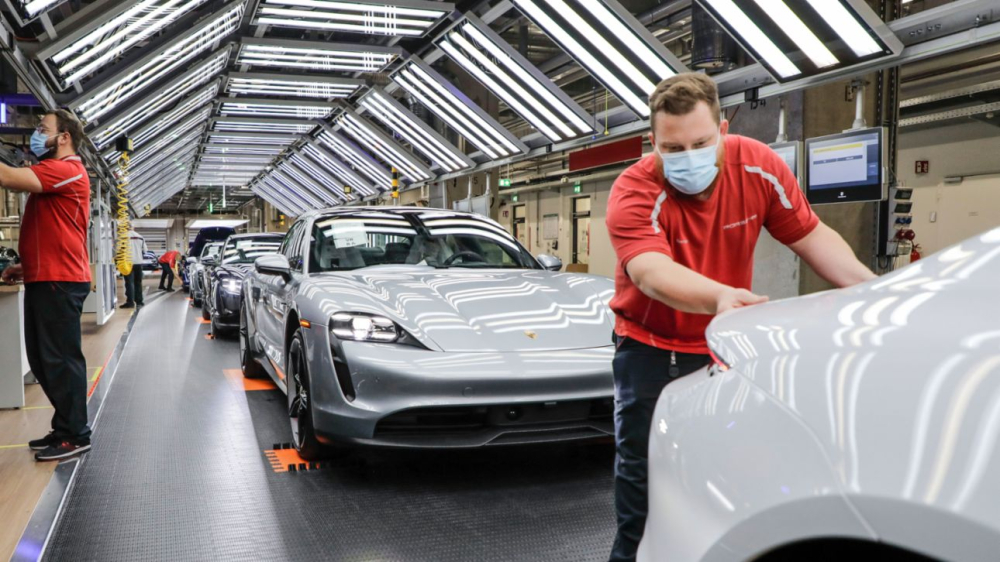Porsche phải mượn nhân viên của Audi sang sản xuất Taycan Porsche phải mượn nhân viên của Audi sang sản xuất Taycan