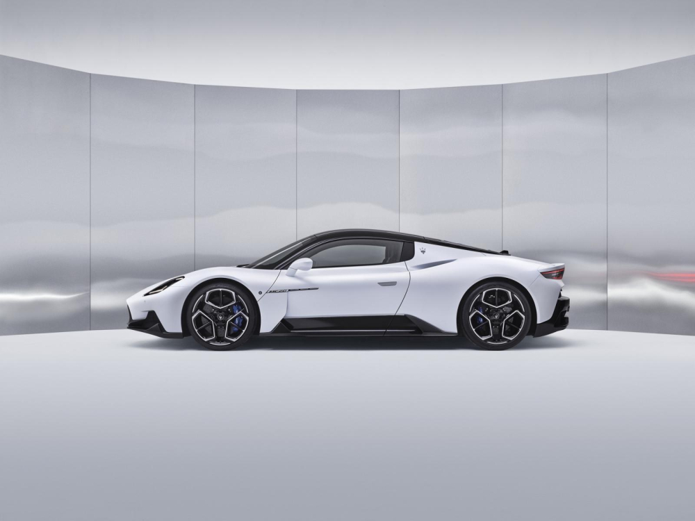 Maserati MC20 2021 nhỏ hơn đàn anh MC12 vốn có chiều dài cơ sở 2.800 mm Maserati MC20 2021 nhỏ hơn đàn anh MC12 vốn có chiều dài cơ sở 2.800 mm