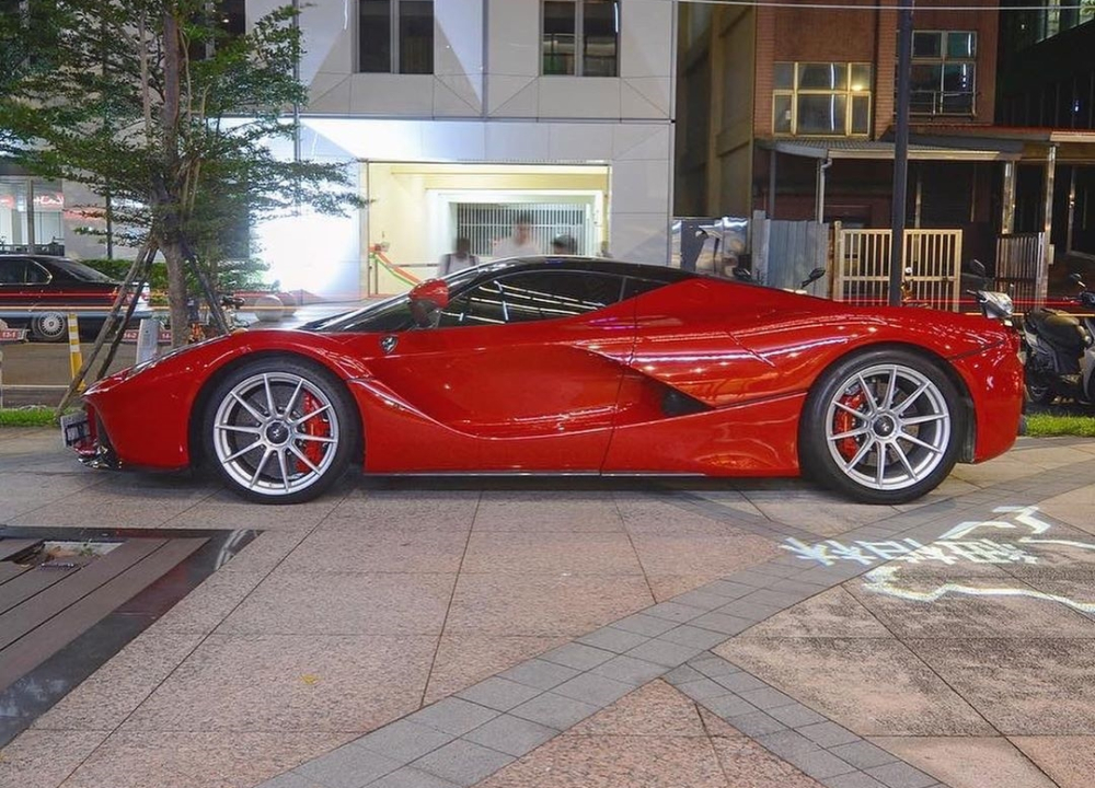 Có 499 chiếc siêu xe Ferrari LaFerrari trên thế giới và riêng ở Đài Loan ước tính có hơn 5 chiếc