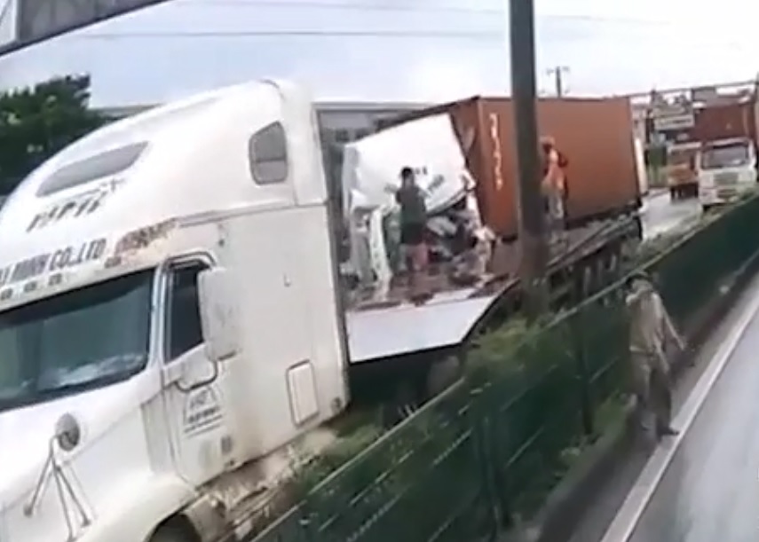 2 xe container xảy ra tai nạn trên Quốc lộ 5 vào chiều qua