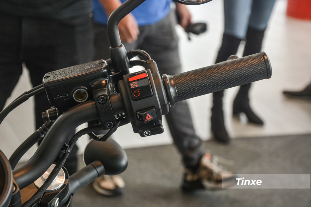 Honda Rebel 500 phiên bản 2020 có kích thước tổng thể bao gồm chiều dài 2.206 mm, rộng 822 mm và cao 1.093 mm. Khoảng sáng gầm 135 mm. Chiều dài cơ sở của xe đạt mức 1.490 mm. Khoảng sáng gầm xe đạt mức 135 mm.