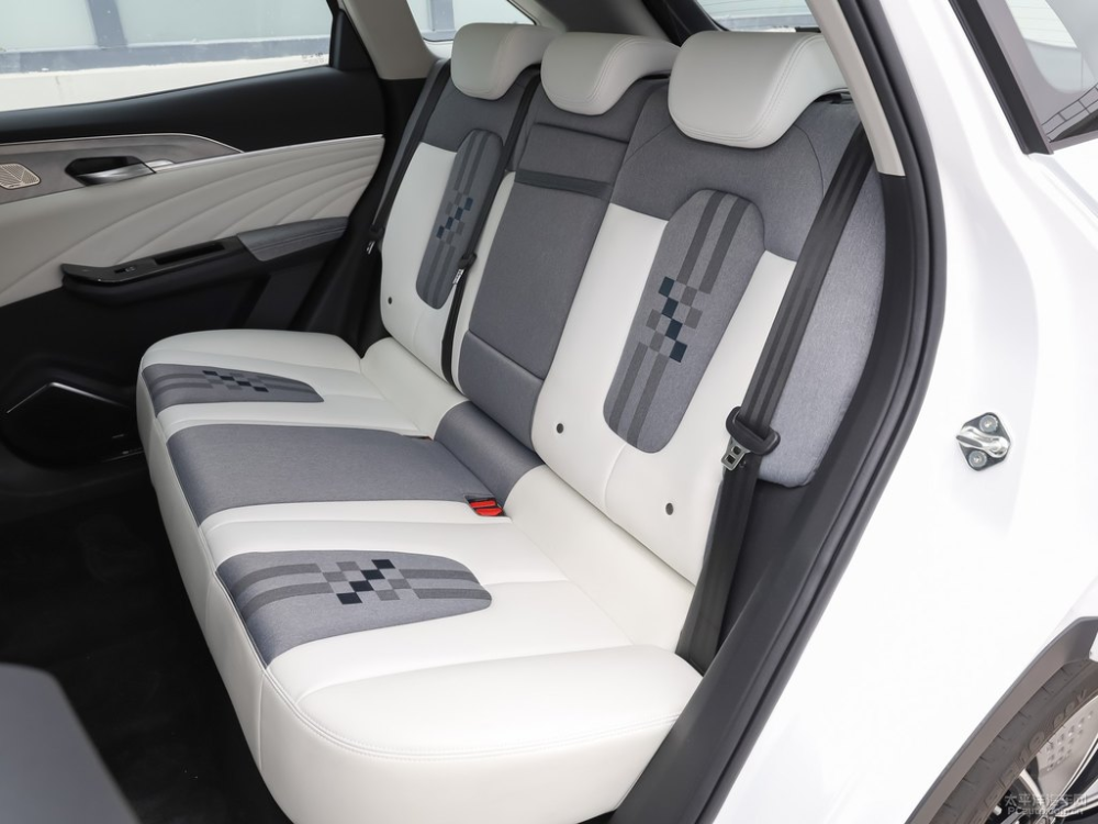 Hàng ghế sau của Bestune E01