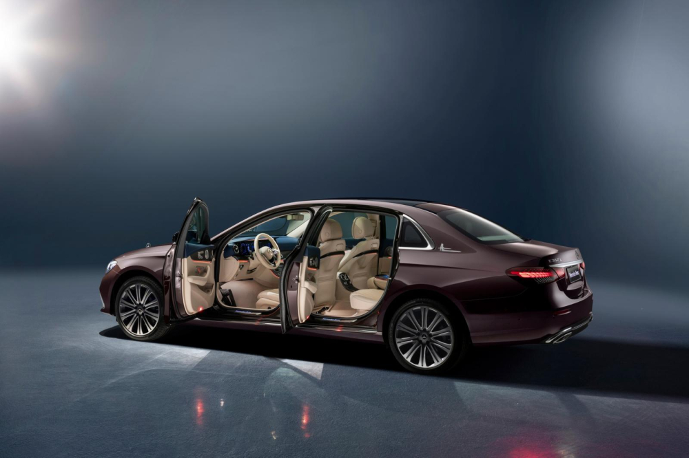 Mercedes-Benz E-Class L 2021 có giá từ 1,46 tỷ đồng Mercedes-Benz E-Class L 2021 có giá từ 1,46 tỷ đồng