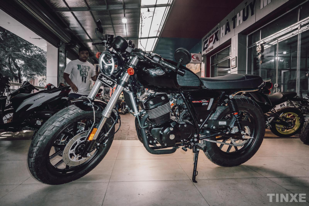 Tổng thể chiếc xe rất mạnh mẽ nhưng cũng đậm nét cổ điển